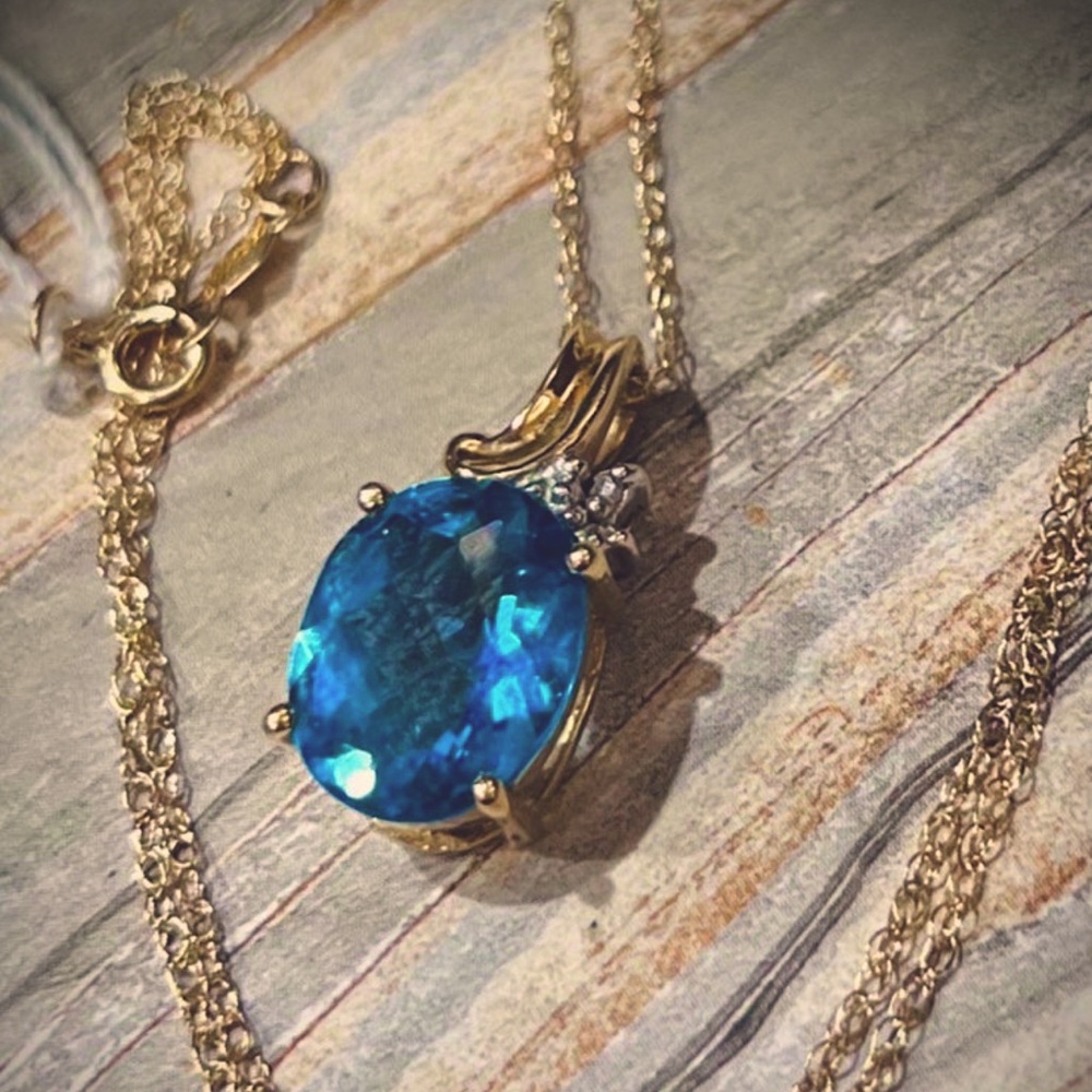 Vintage Solid 10K Gold Swiss Blue Topaz & Diamond Pendant on 18 inch 10K Chain - Picture 13 of 17